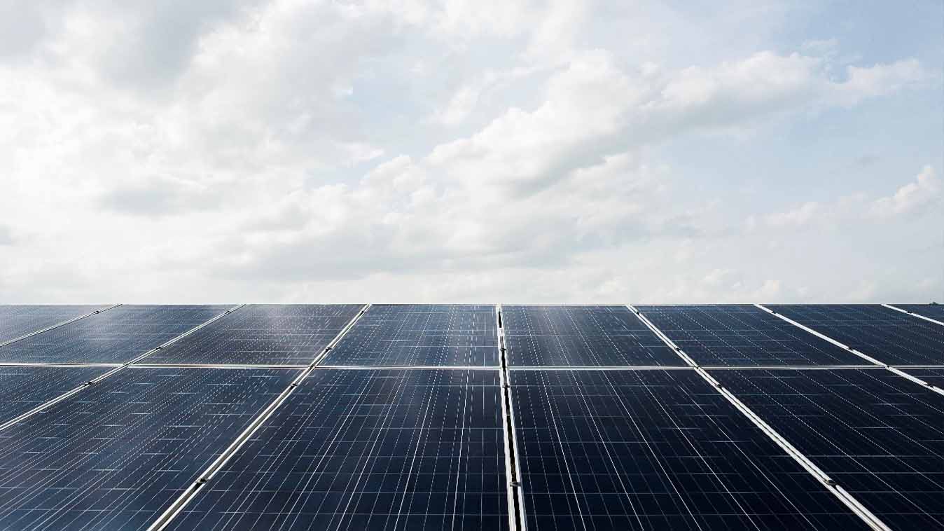 High-Efficiency Solar Panels in On-Grid Solar Systems